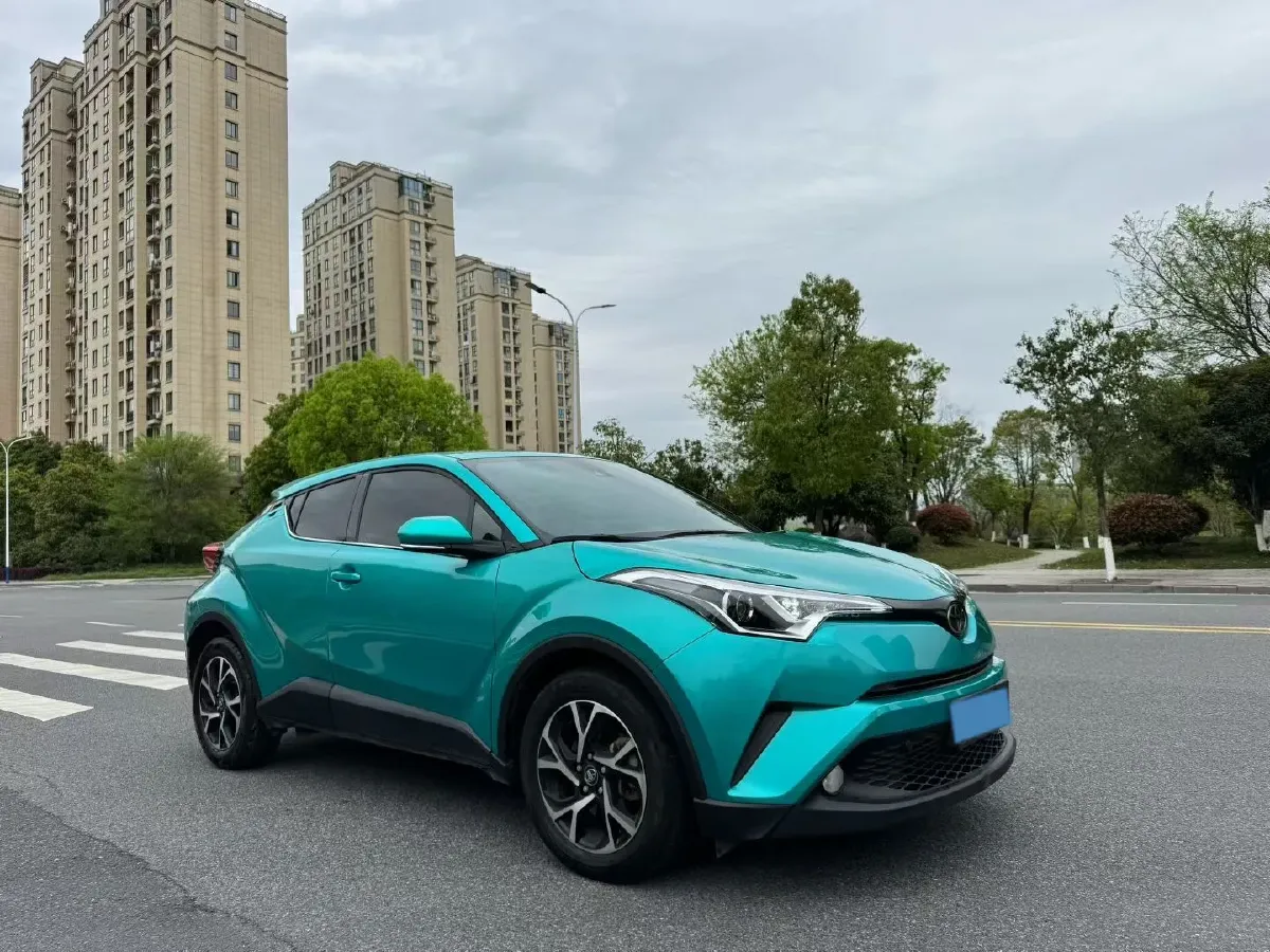 2018 Toyota C-HR 2.0L 171HP L4 CVT,autocango,china used car exporter,china ev exporter,chinese used car exporter,chinese used ev exporter