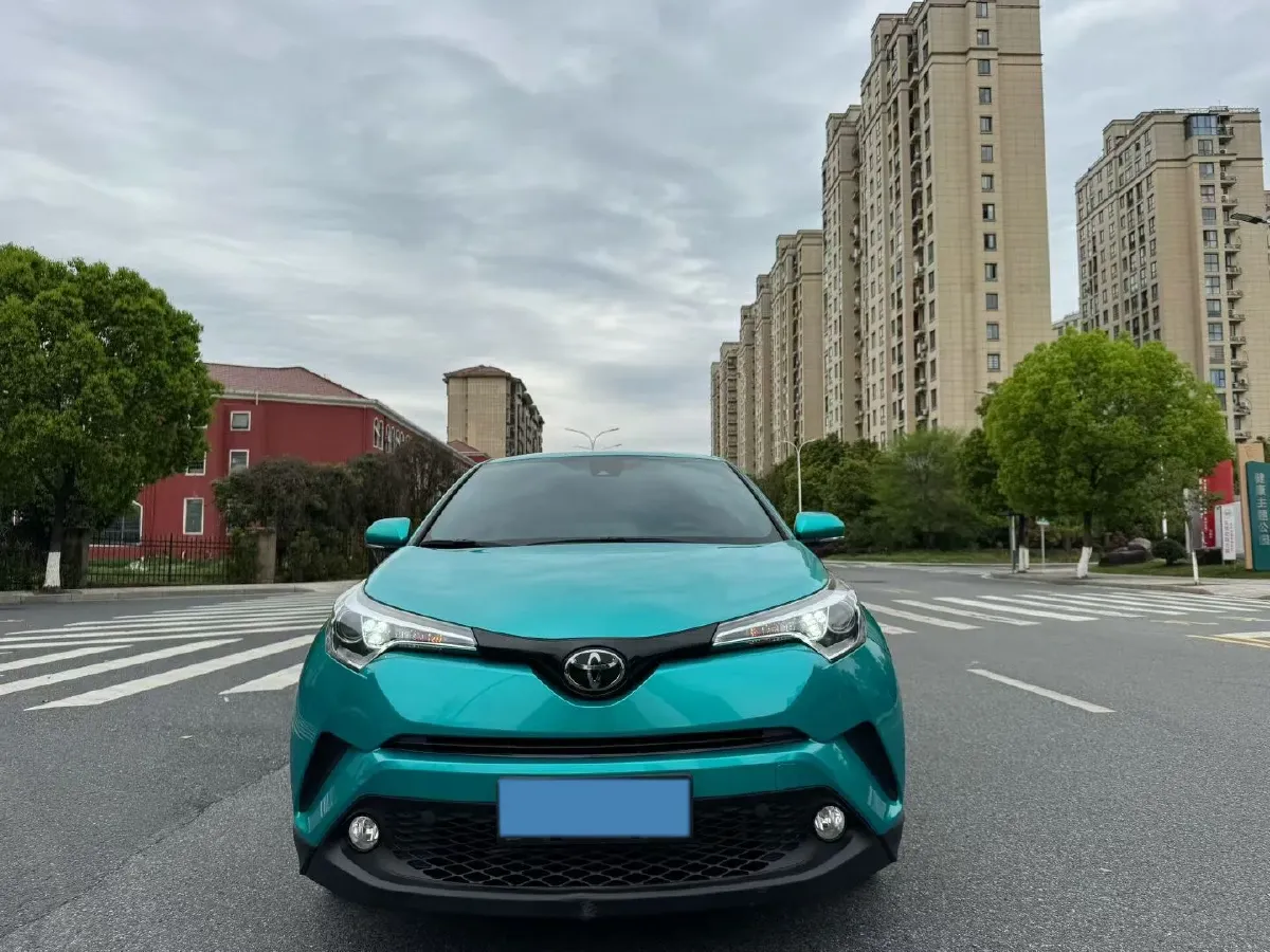 2018 Toyota C-HR 2.0L 171HP L4 CVT,autocango,china used car exporter,china ev exporter,chinese used car exporter,chinese used ev exporter