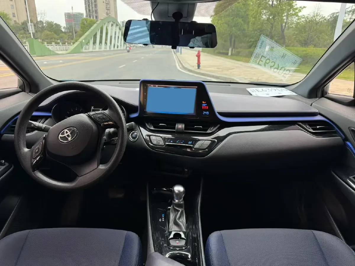 2018 Toyota C-HR 2.0L 171HP L4 CVT,autocango,china used car exporter,china ev exporter,chinese used car exporter,chinese used ev exporter