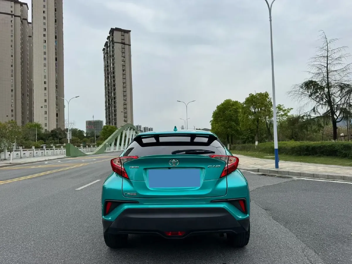 2018 Toyota C-HR 2.0L 171HP L4 CVT,autocango,china used car exporter,china ev exporter,chinese used car exporter,chinese used ev exporter