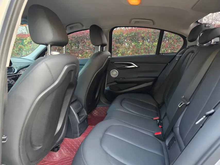 2022 BMW 1 Series 1.5T 140HP L3 7DCT,autocango,china used car exporter,china ev exporter,chinese used car exporter,chinese used ev exporter