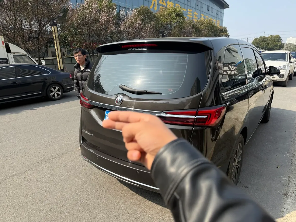 2021 Buick GL8 2.0T 237HP L4 9AT,autocango,china used car exporter,china ev exporter,chinese used car exporter,chinese used ev exporter