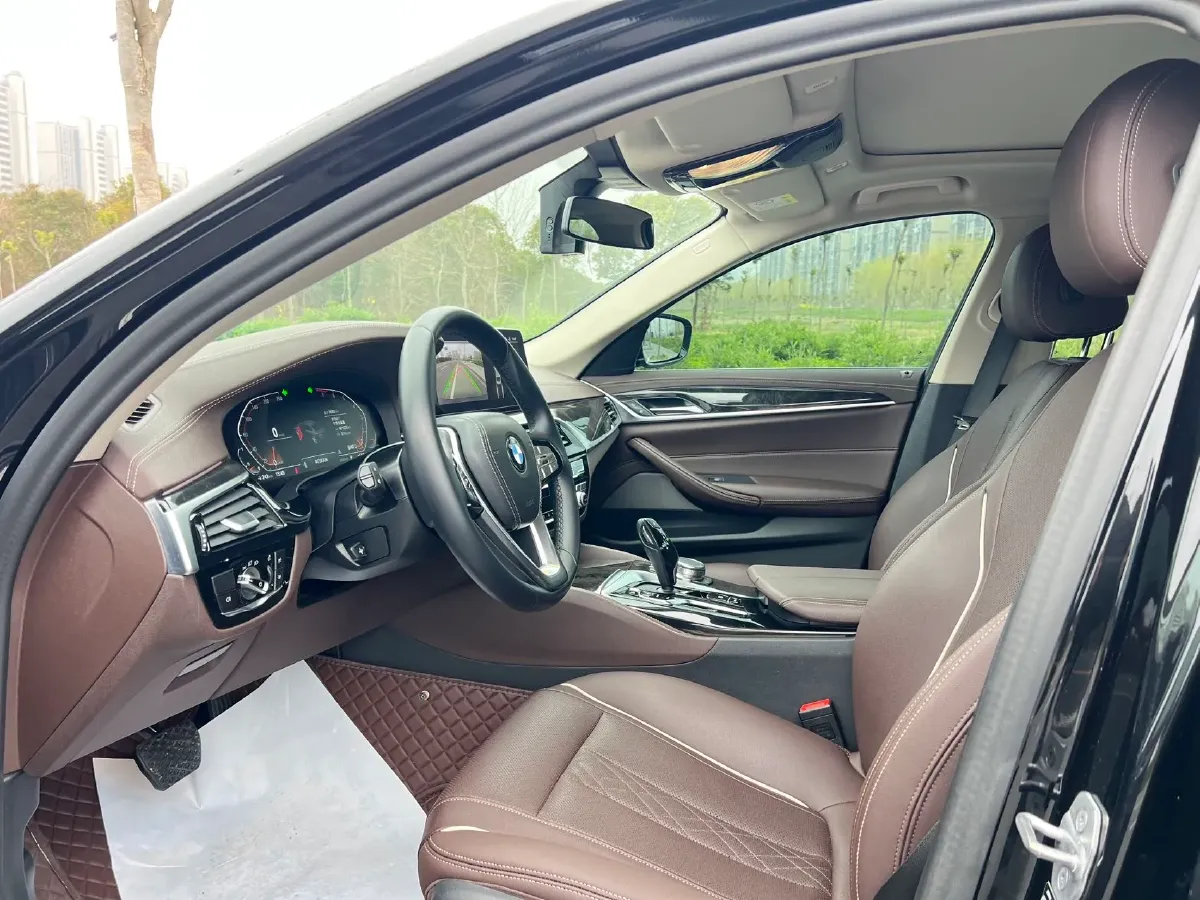 2022 BMW 5 Series 2.0T 184HP L4 8AT,autocango,china used car exporter,china ev exporter,chinese used car exporter,chinese used ev exporter