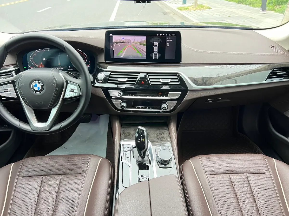 2022 BMW 5 Series 2.0T 184HP L4 8AT,autocango,china used car exporter,china ev exporter,chinese used car exporter,chinese used ev exporter