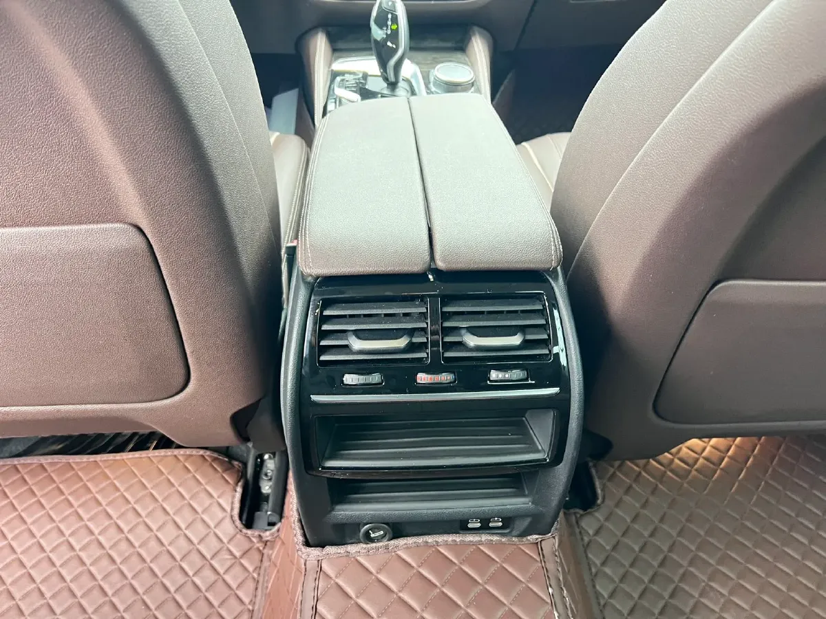 2022 BMW 5 Series 2.0T 184HP L4 8AT,autocango,china used car exporter,china ev exporter,chinese used car exporter,chinese used ev exporter