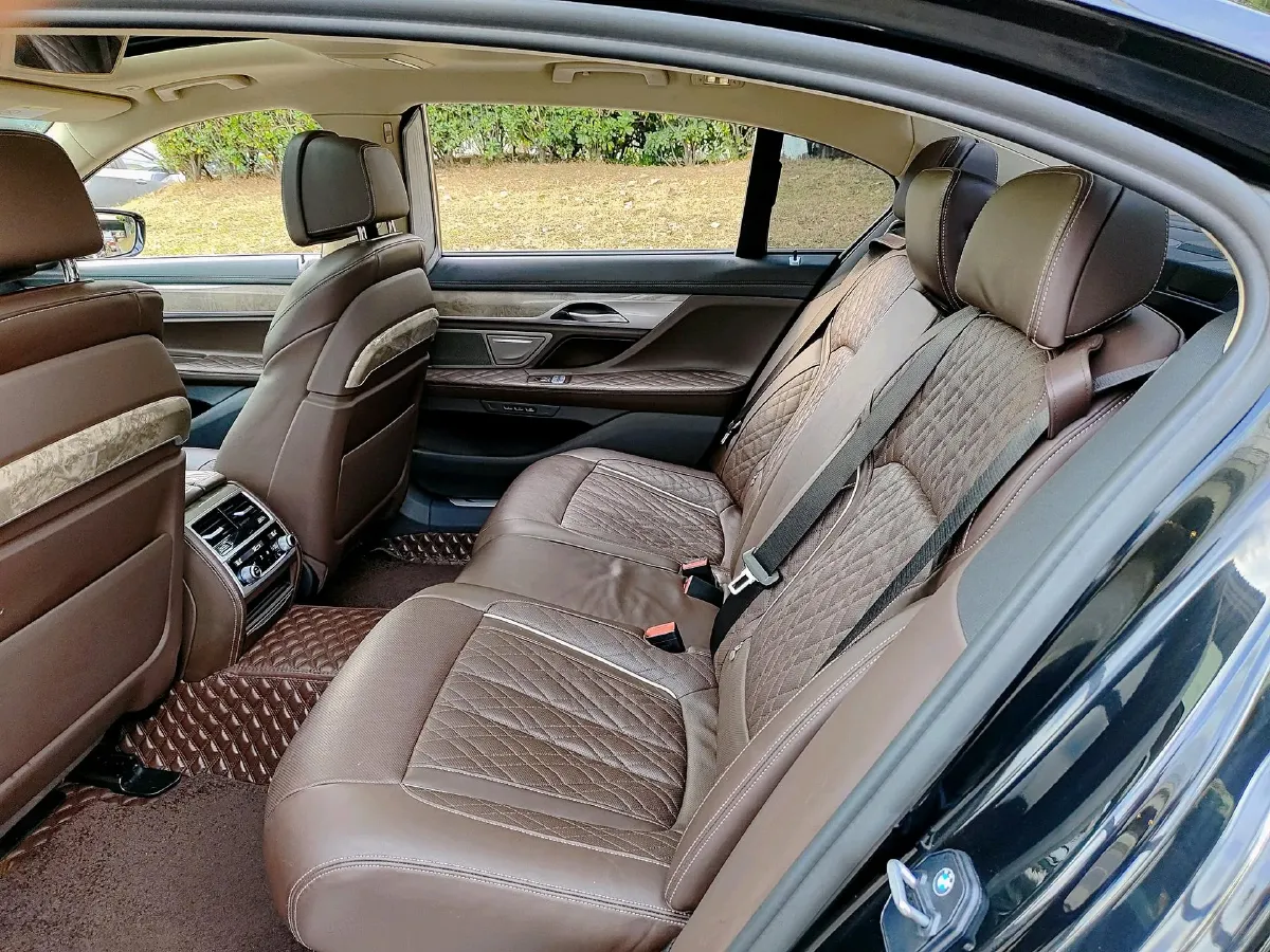 2019 BMW 7 Series 3.0T 340HP L6 8AT,autocango,china used car exporter,china ev exporter,chinese used car exporter,chinese used ev exporter