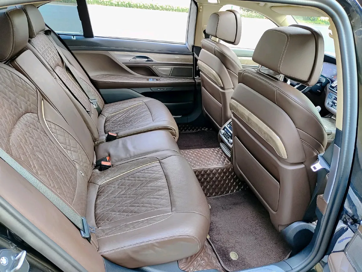 2019 BMW 7 Series 3.0T 340HP L6 8AT,autocango,china used car exporter,china ev exporter,chinese used car exporter,chinese used ev exporter