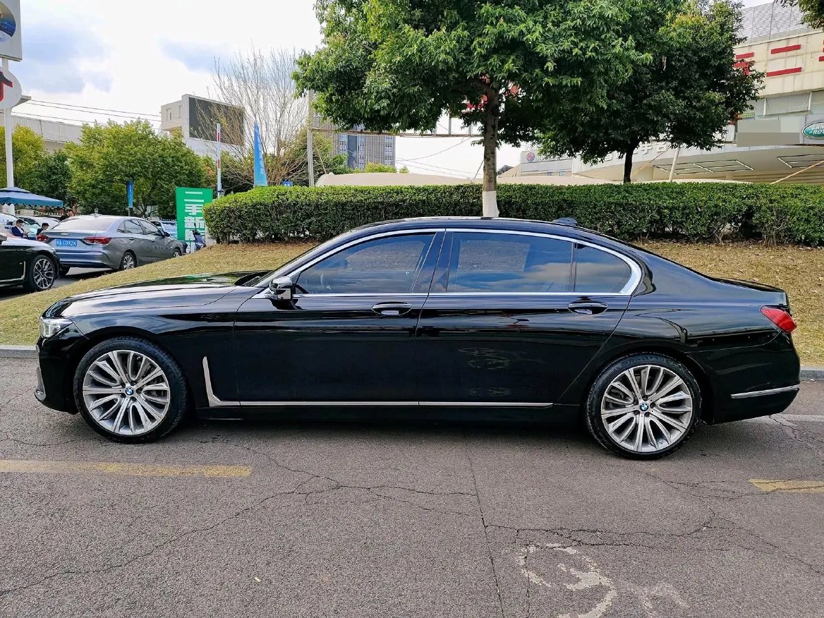 2019 BMW 7 Series 3.0T 340HP L6 8AT,autocango,china used car exporter,china ev exporter,chinese used car exporter,chinese used ev exporter
