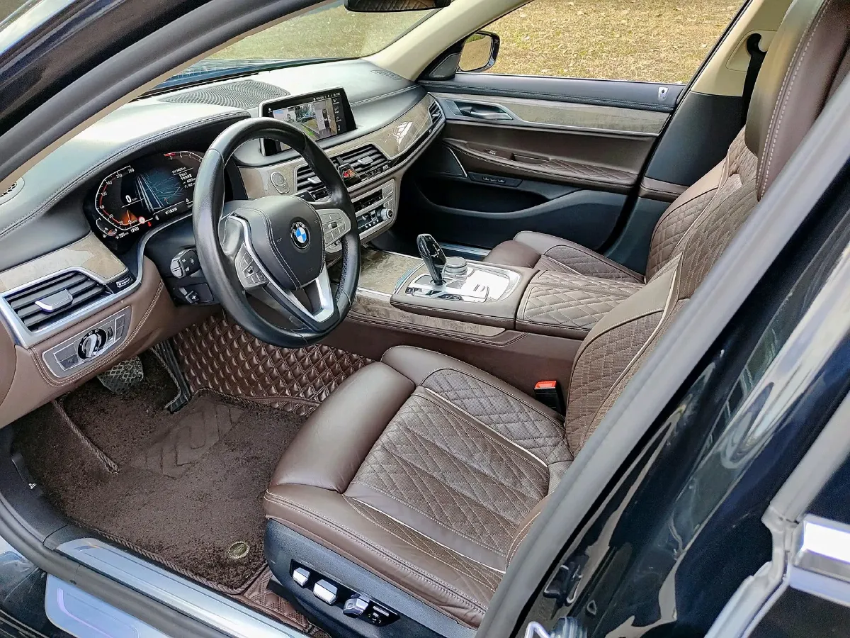 2019 BMW 7 Series 3.0T 340HP L6 8AT,autocango,china used car exporter,china ev exporter,chinese used car exporter,chinese used ev exporter