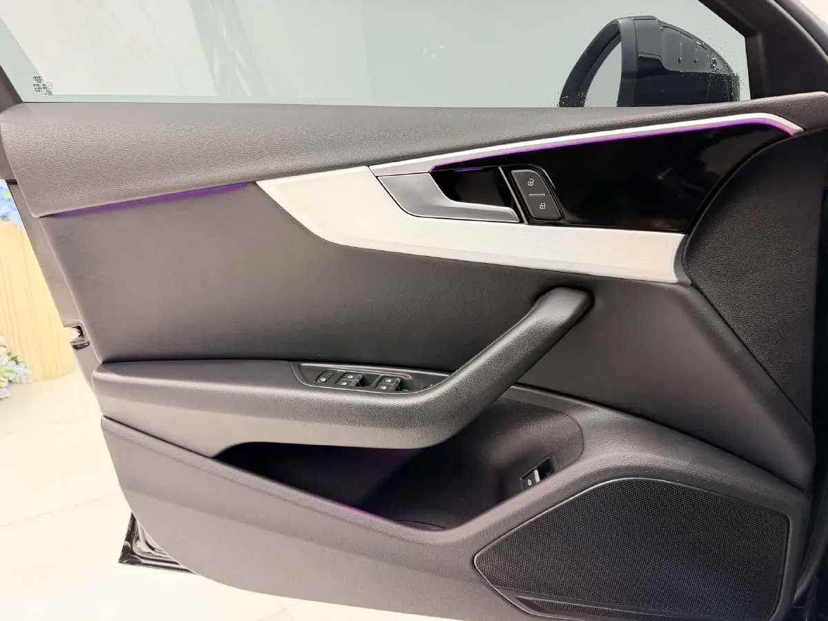 2020 Audi A4L 2.0T 190HP L4 7DCT,autocango,china used car exporter,china ev exporter,chinese used car exporter,chinese used ev exporter