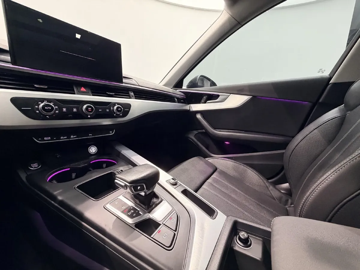 2020 Audi A4L 2.0T 190HP L4 7DCT,autocango,china used car exporter,china ev exporter,chinese used car exporter,chinese used ev exporter