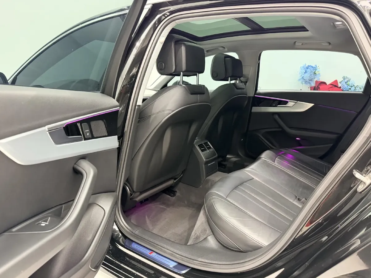 2020 Audi A4L 2.0T 190HP L4 7DCT,autocango,china used car exporter,china ev exporter,chinese used car exporter,chinese used ev exporter