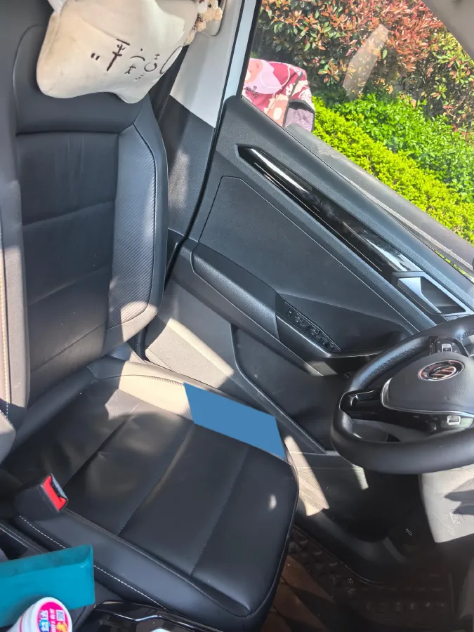 2022 Volkswagen T-Roc 1.4T 150HP L4 7DCT,autocango,china used car exporter,china ev exporter,chinese used car exporter,chinese used ev exporter