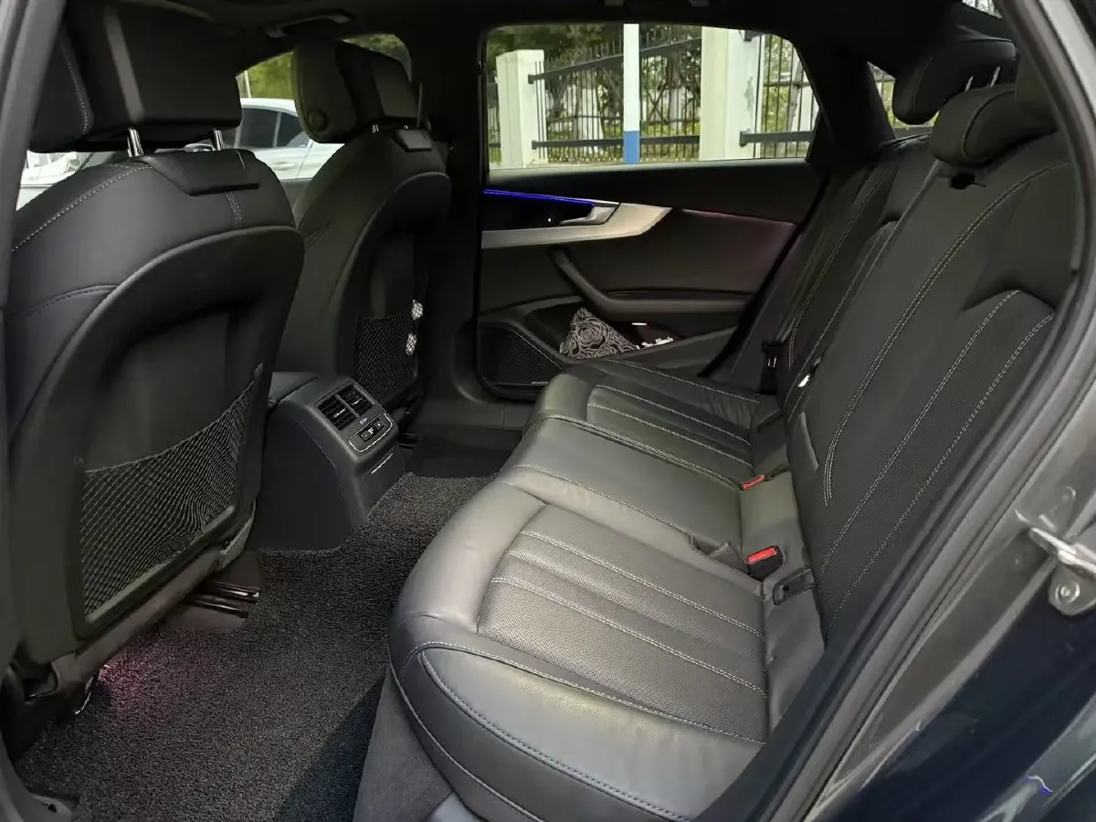 2020 Audi A4L 2.0T 190HP L4 7DCT,autocango,china used car exporter,china ev exporter,chinese used car exporter,chinese used ev exporter