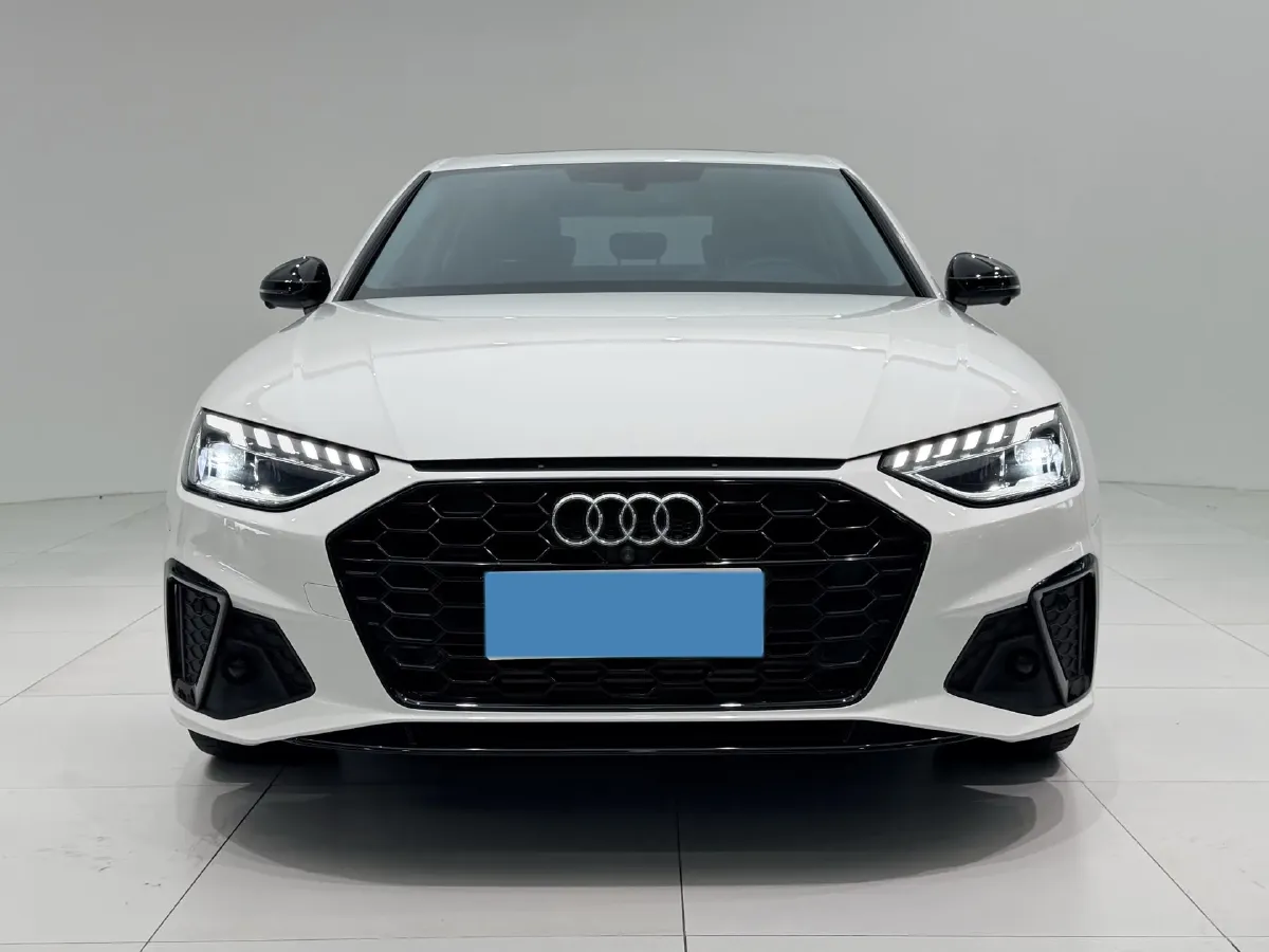 2022 Audi A4L 2.0T 190HP L4 7DCT,autocango,china used car exporter,china ev exporter,chinese used car exporter,chinese used ev exporter