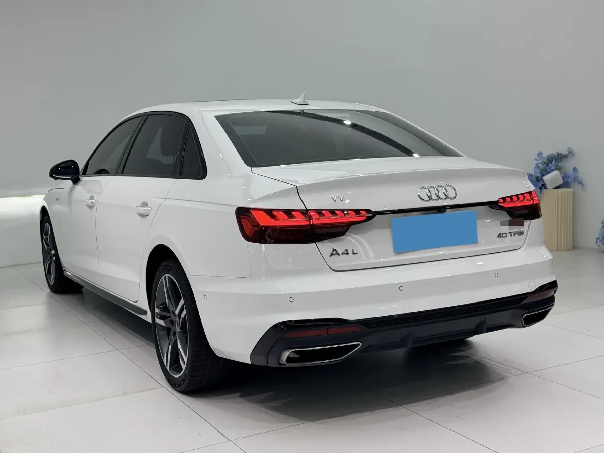 2022 Audi A4L 2.0T 190HP L4 7DCT,autocango,china used car exporter,china ev exporter,chinese used car exporter,chinese used ev exporter