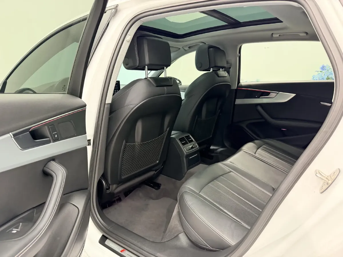 2022 Audi A4L 2.0T 190HP L4 7DCT,autocango,china used car exporter,china ev exporter,chinese used car exporter,chinese used ev exporter