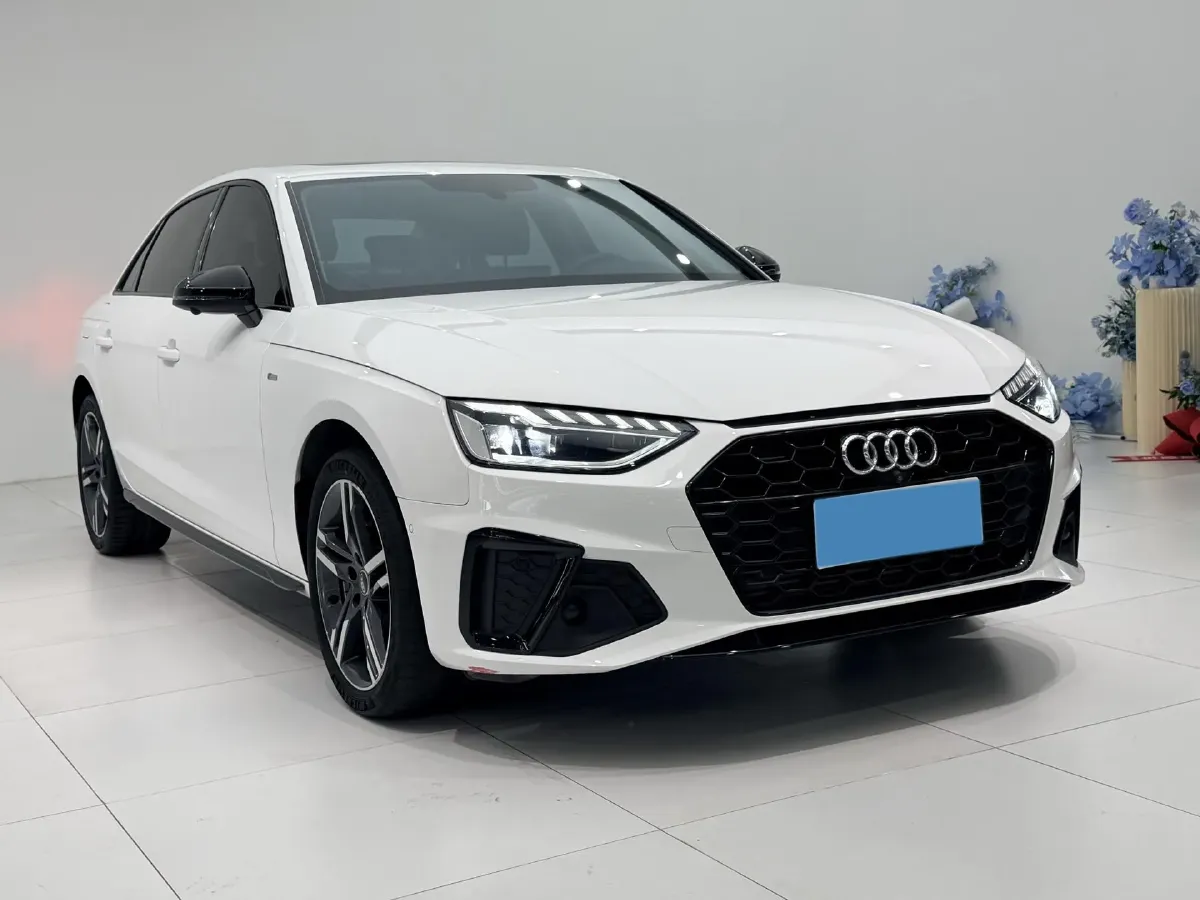 2022 Audi A4L 2.0T 190HP L4 7DCT,autocango,china used car exporter,china ev exporter,chinese used car exporter,chinese used ev exporter