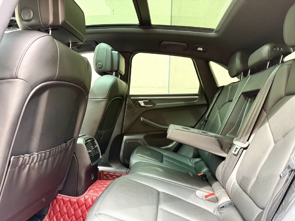 2018 Porsche Macan 2.0T 252HP L4 7DCT,autocango,china used car exporter,china ev exporter,chinese used car exporter,chinese used ev exporter