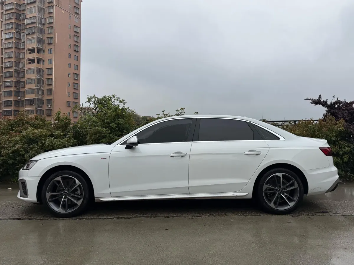2024 Audi A4L 2.0T 190HP L4 7DCT,autocango,china used car exporter,china ev exporter,chinese used car exporter,chinese used ev exporter