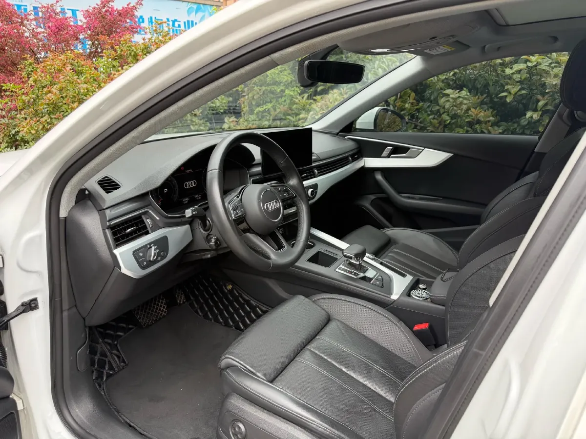 2024 Audi A4L 2.0T 190HP L4 7DCT,autocango,china used car exporter,china ev exporter,chinese used car exporter,chinese used ev exporter