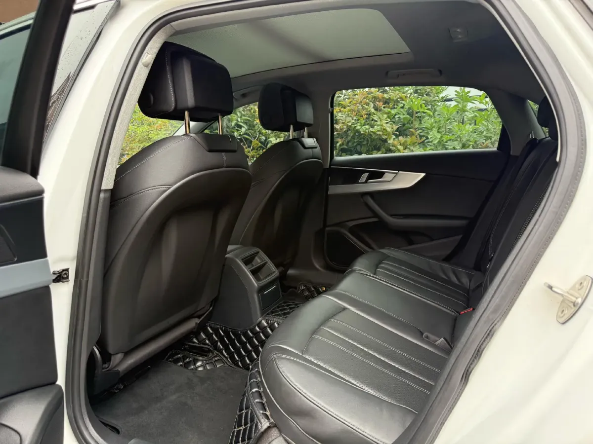 2024 Audi A4L 2.0T 190HP L4 7DCT,autocango,china used car exporter,china ev exporter,chinese used car exporter,chinese used ev exporter