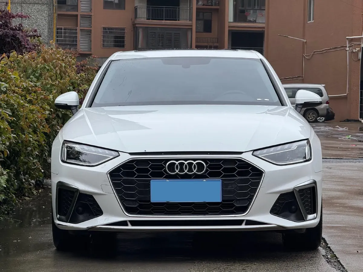 2024 Audi A4L 2.0T 190HP L4 7DCT,autocango,china used car exporter,china ev exporter,chinese used car exporter,chinese used ev exporter