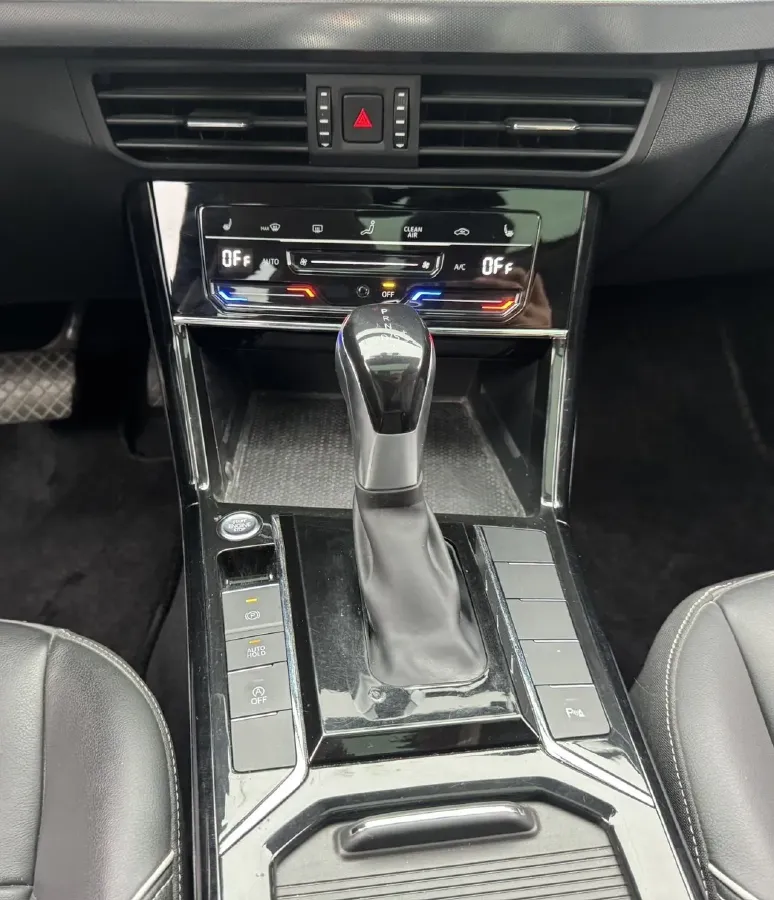 2023 Volkswagen Passat 2.0T 186HP L4 7DCT,autocango,china used car exporter,china ev exporter,chinese used car exporter,chinese used ev exporter