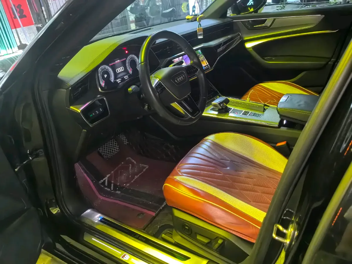 2021 Audi A6L 2.0T 190HP L4 7DCT,autocango,china used car exporter,china ev exporter,chinese used car exporter,chinese used ev exporter