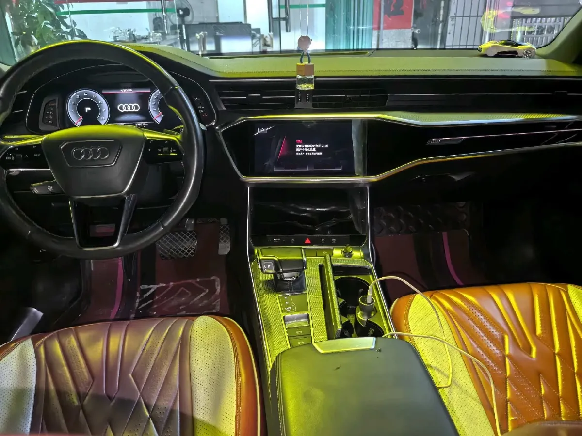 2021 Audi A6L 2.0T 190HP L4 7DCT,autocango,china used car exporter,china ev exporter,chinese used car exporter,chinese used ev exporter