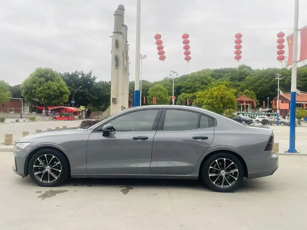 2022 Volvo S60 2.0T 197HP L4 8AT,autocango,china used car exporter,china ev exporter,chinese used car exporter,chinese used ev exporter