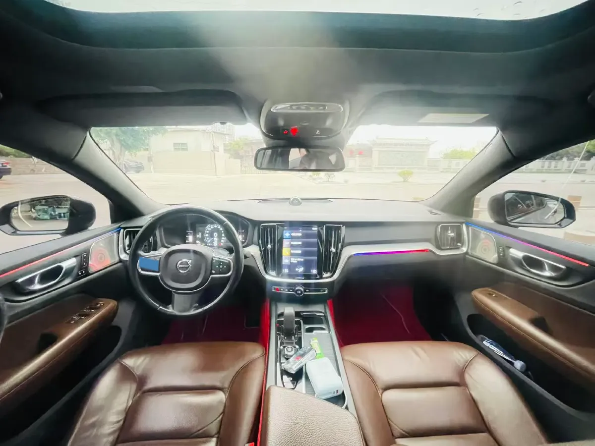 2022 Volvo S60 2.0T 197HP L4 8AT,autocango,china used car exporter,china ev exporter,chinese used car exporter,chinese used ev exporter