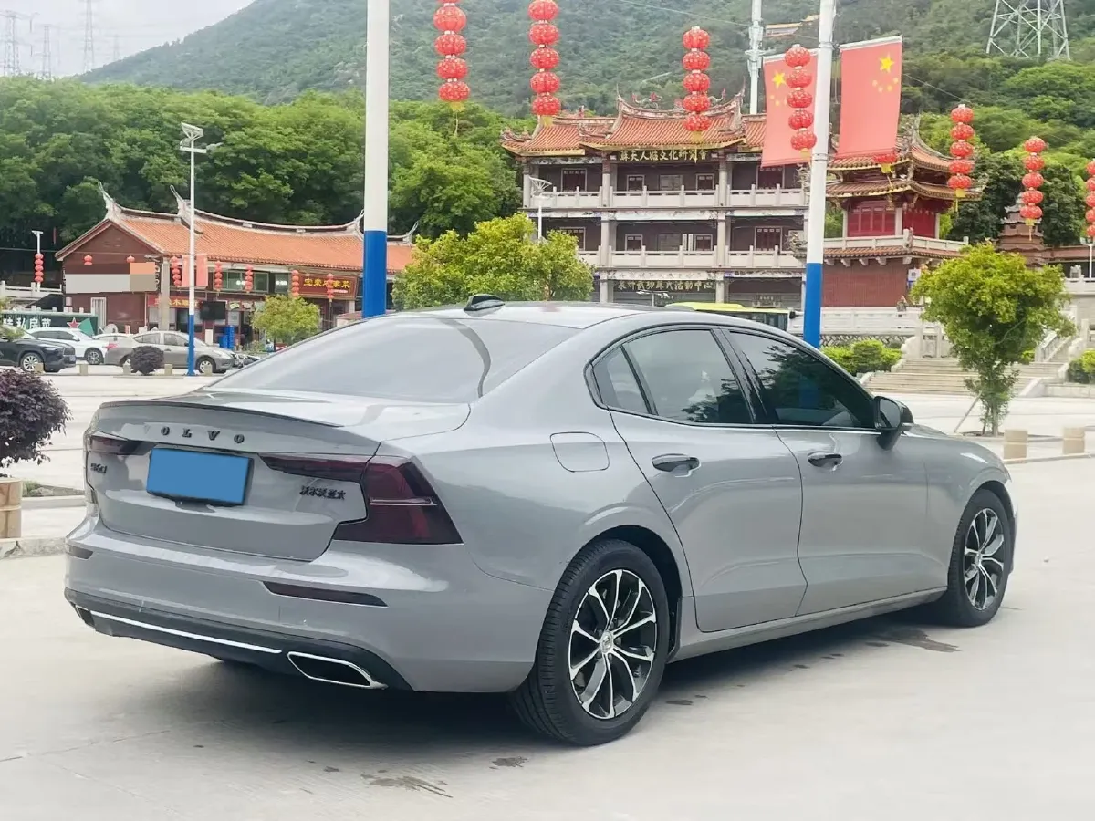 2022 Volvo S60 2.0T 197HP L4 8AT,autocango,china used car exporter,china ev exporter,chinese used car exporter,chinese used ev exporter