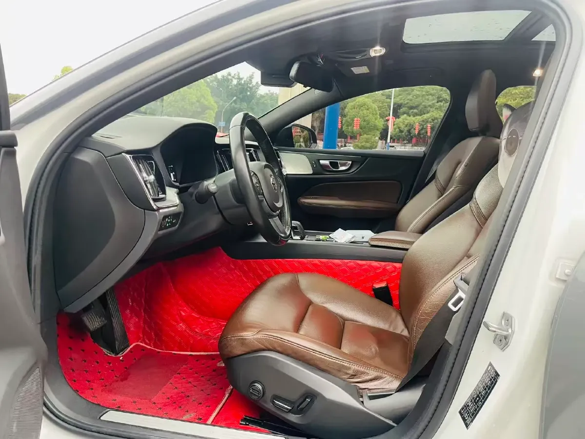 2022 Volvo S60 2.0T 197HP L4 8AT,autocango,china used car exporter,china ev exporter,chinese used car exporter,chinese used ev exporter