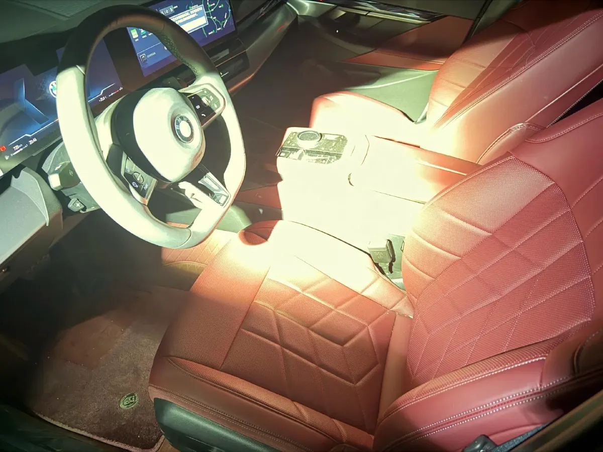 2025 BMW 5 Series 2.0T 258HP L4 8AT,autocango,china used car exporter,china ev exporter,chinese used car exporter,chinese used ev exporter