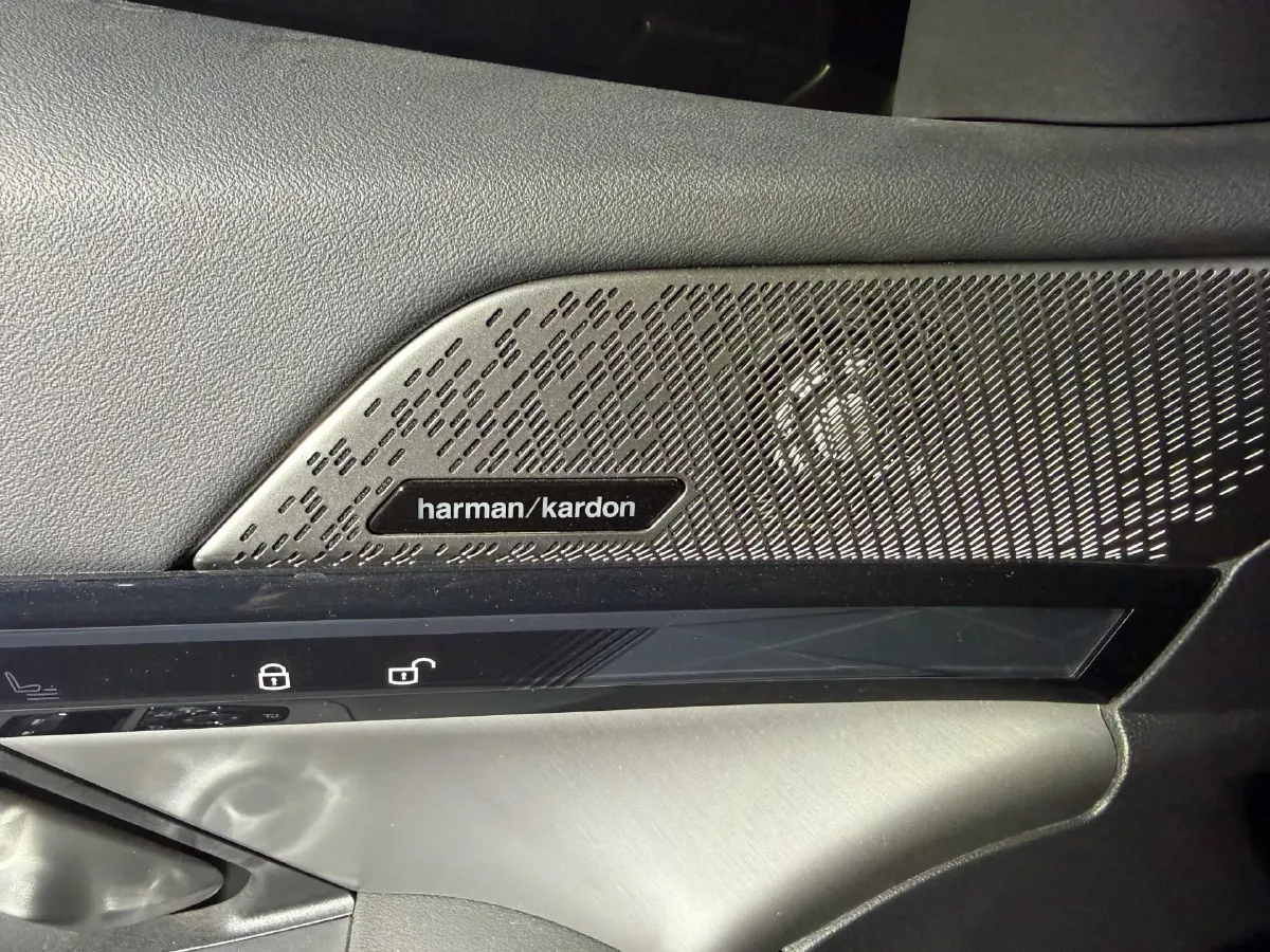 2025 BMW 5 Series 2.0T 258HP L4 8AT,autocango,china used car exporter,china ev exporter,chinese used car exporter,chinese used ev exporter