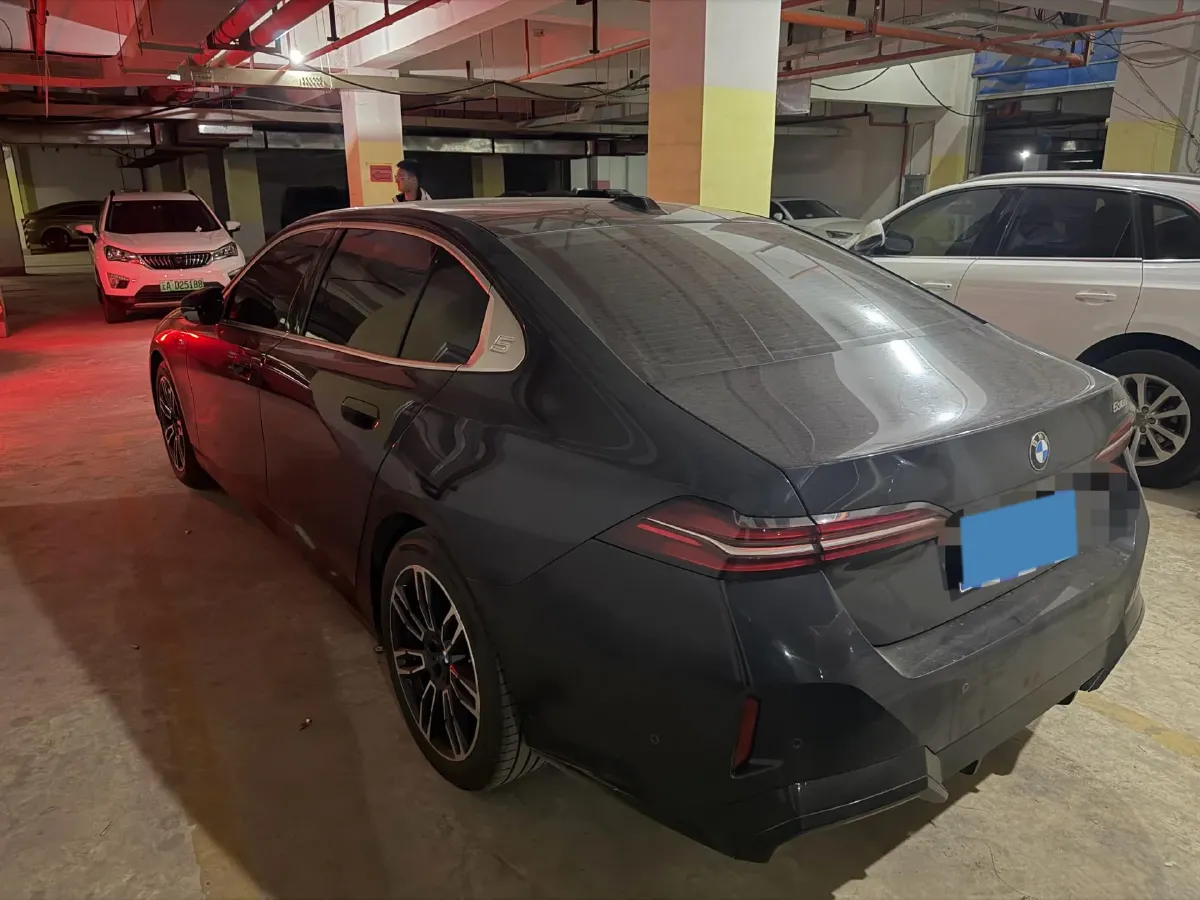 2025 BMW 5 Series 2.0T 258HP L4 8AT,autocango,china used car exporter,china ev exporter,chinese used car exporter,chinese used ev exporter