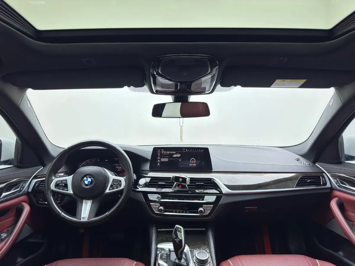 2022 BMW 5 Series 2.0T 184HP L4 8AT,autocango,china used car exporter,china ev exporter,chinese used car exporter,chinese used ev exporter