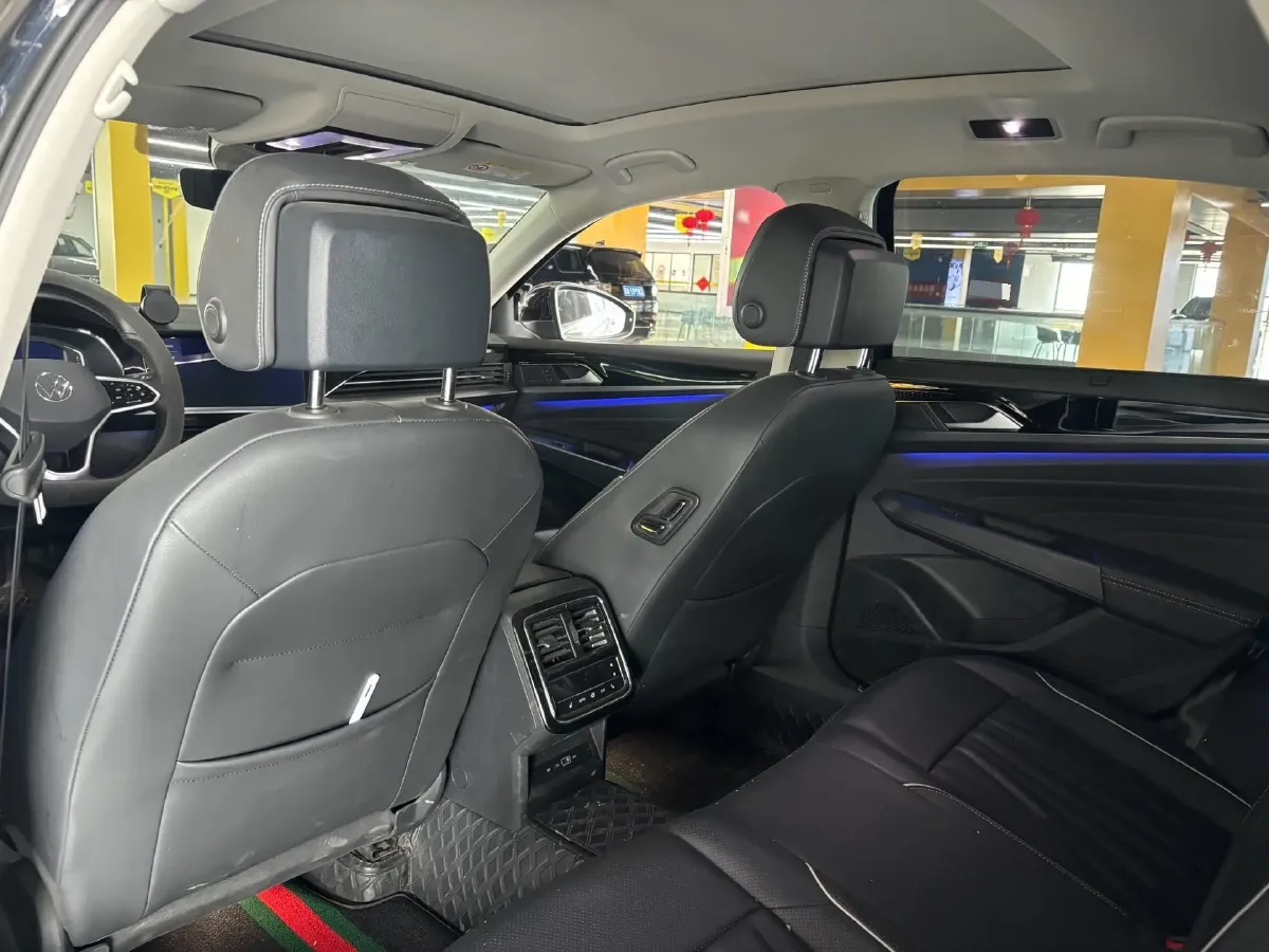 2023 Volkswagen Passat 2.0T 220HP L4 7DCT,autocango,china used car exporter,china ev exporter,chinese used car exporter,chinese used ev exporter