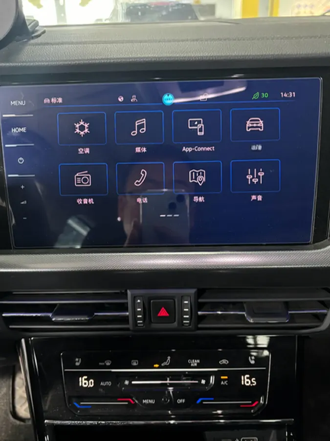 2023 Volkswagen Passat 2.0T 220HP L4 7DCT,autocango,china used car exporter,china ev exporter,chinese used car exporter,chinese used ev exporter