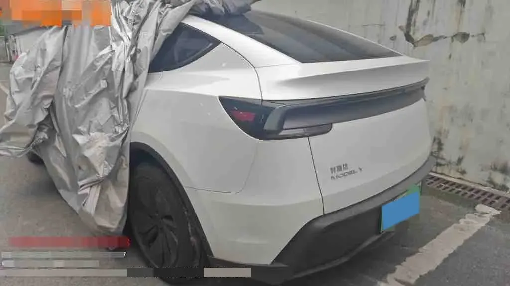 2025 Tesla Model Y BEV 62.5KWH,autocango,china used car exporter,china ev exporter,chinese used car exporter,chinese used ev exporter