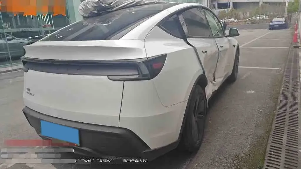 2025 Tesla Model Y BEV 62.5KWH,autocango,china used car exporter,china ev exporter,chinese used car exporter,chinese used ev exporter