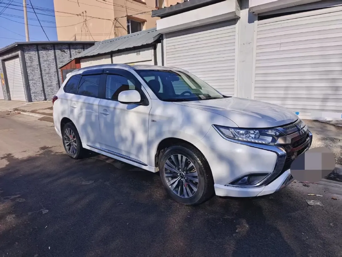 2021 Mitsubishi Outlander 2.0L 166HP L4 CVT,autocango,china used car exporter,china ev exporter,chinese used car exporter,chinese used ev exporter