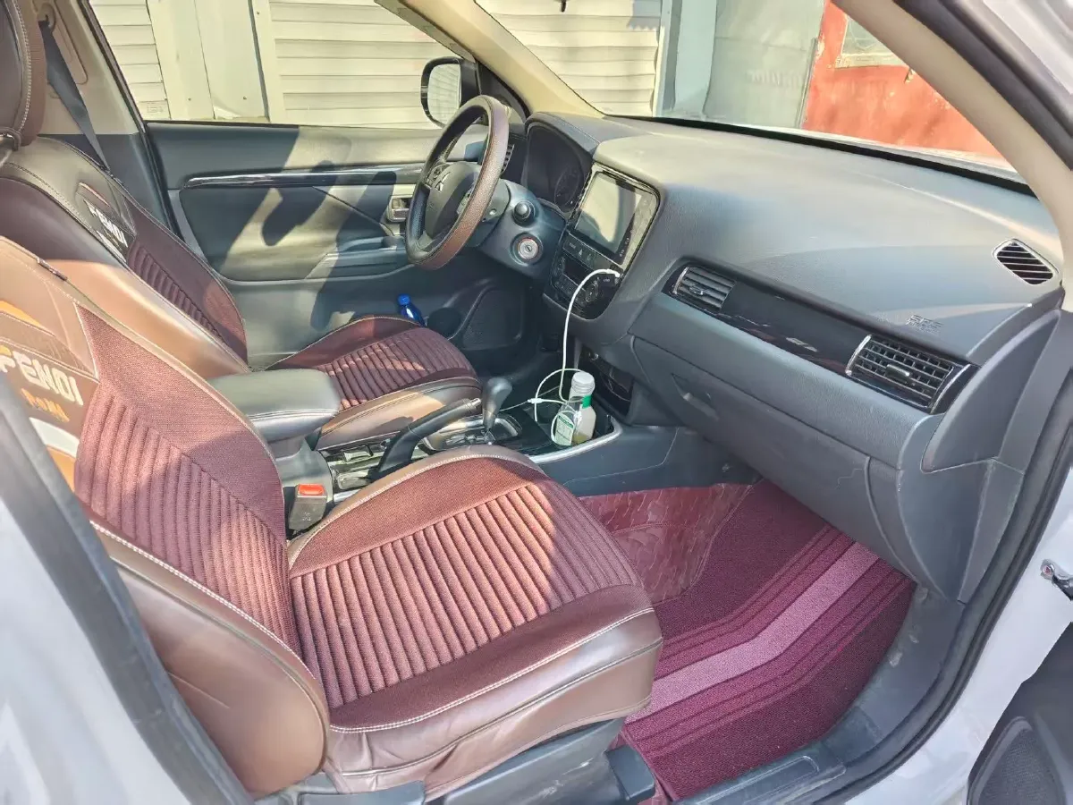 2021 Mitsubishi Outlander 2.0L 166HP L4 CVT,autocango,china used car exporter,china ev exporter,chinese used car exporter,chinese used ev exporter