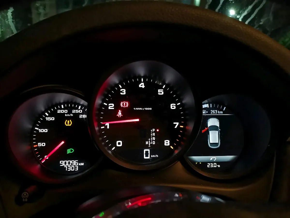 2018 Porsche Macan 2.0T 252HP L4 7DCT,autocango,china used car exporter,china ev exporter,chinese used car exporter,chinese used ev exporter