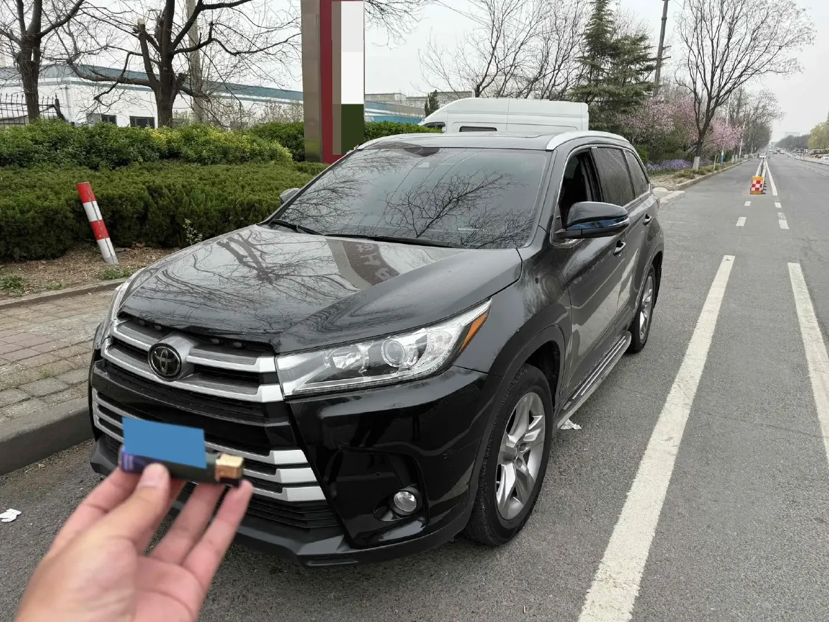 2021 Toyota Highlander 2.0T 220HP L4 6AT,autocango,china used car exporter,china ev exporter,chinese used car exporter,chinese used ev exporter