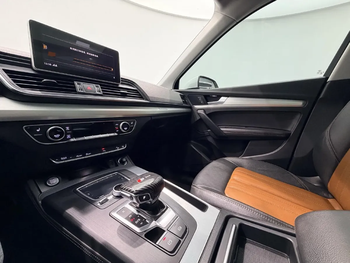 2020 Audi Q5L 2.0T 190HP L4 7DCT,autocango,china used car exporter,china ev exporter,chinese used car exporter,chinese used ev exporter