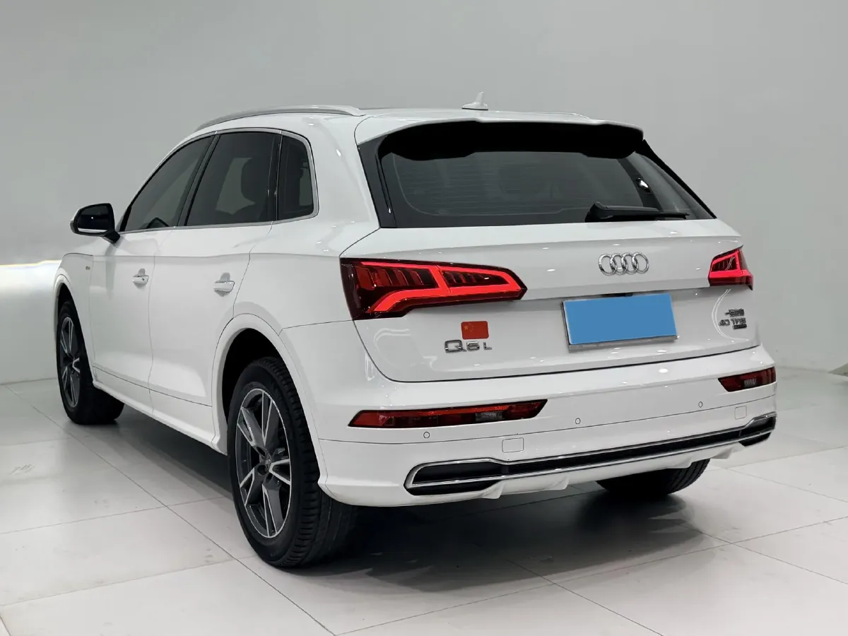 2020 Audi Q5L 2.0T 190HP L4 7DCT,autocango,china used car exporter,china ev exporter,chinese used car exporter,chinese used ev exporter