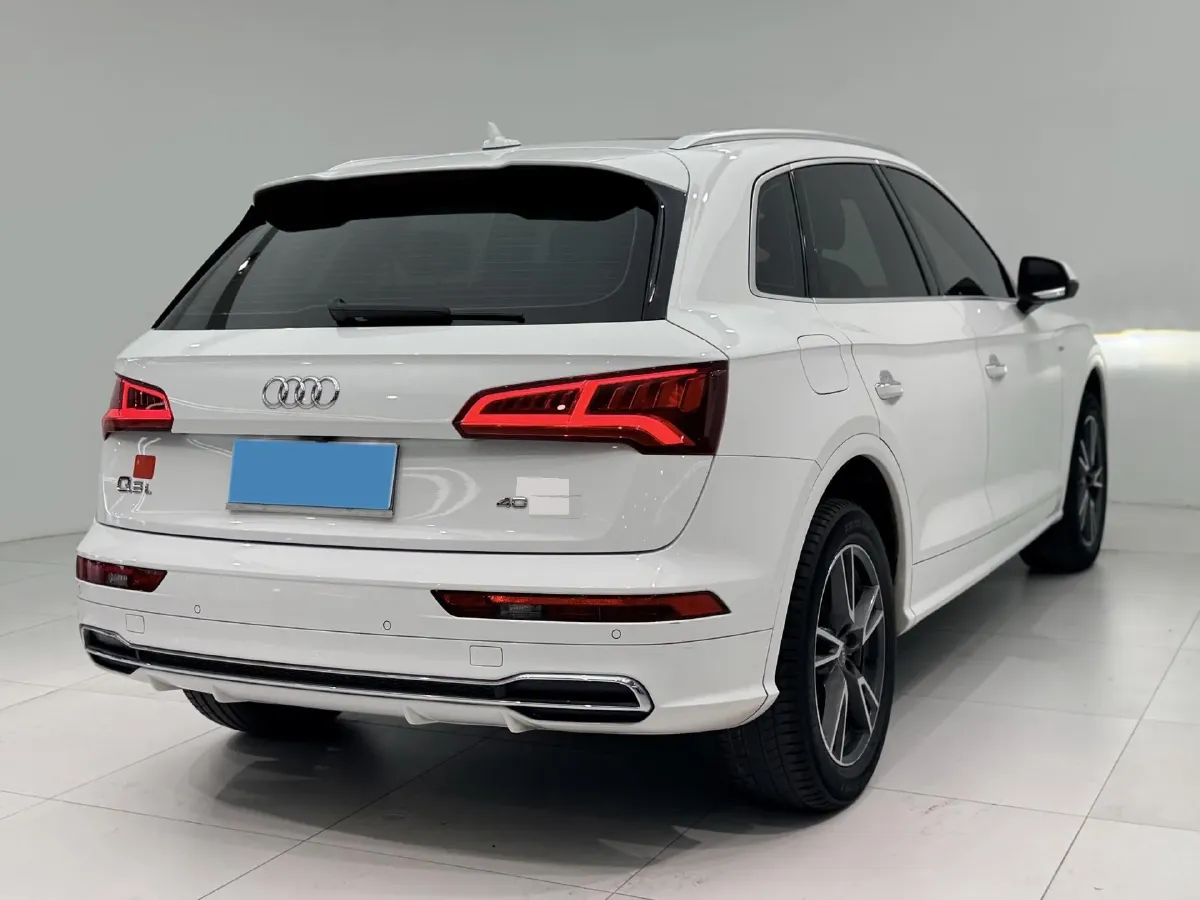2020 Audi Q5L 2.0T 190HP L4 7DCT,autocango,china used car exporter,china ev exporter,chinese used car exporter,chinese used ev exporter