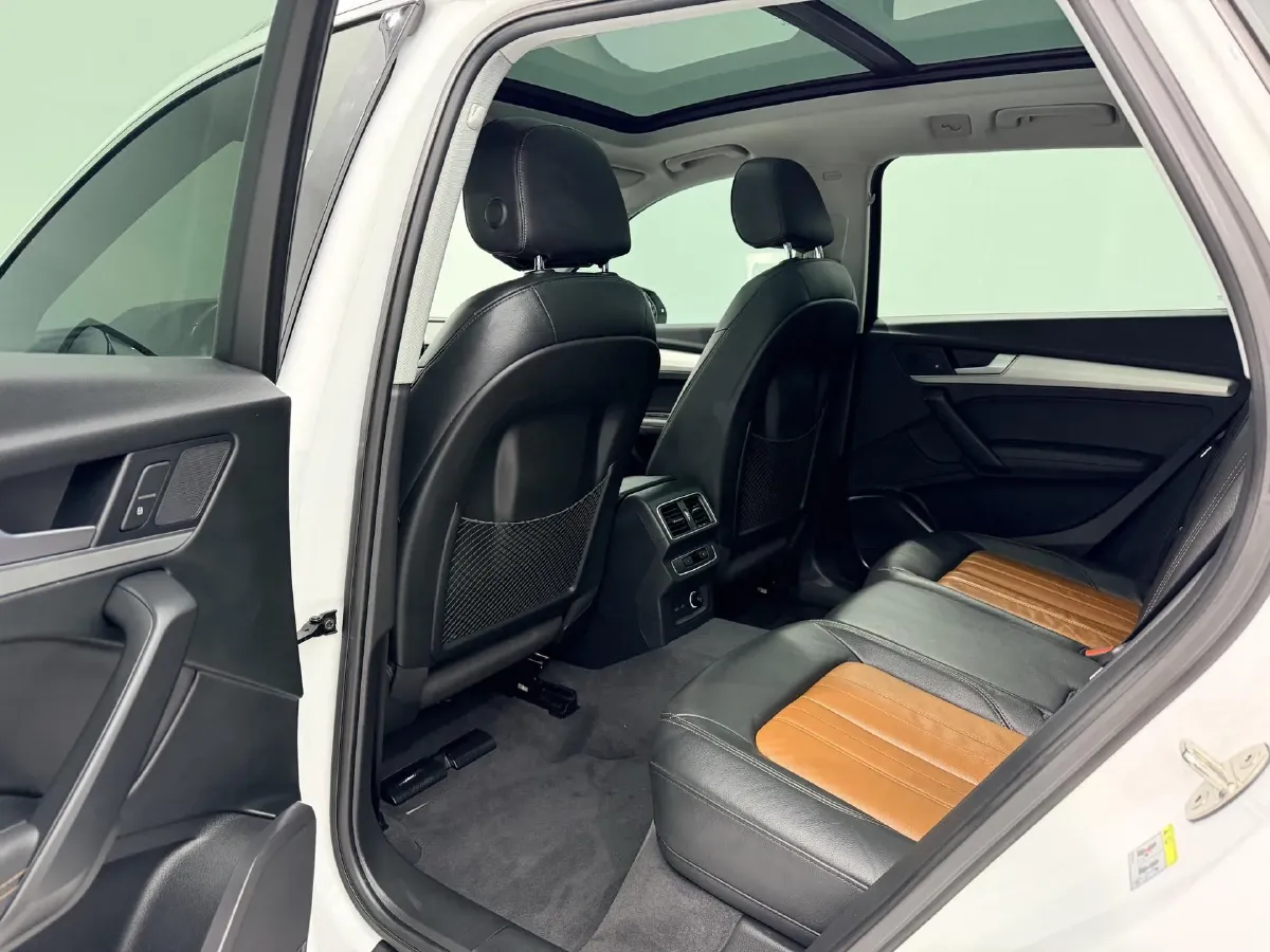 2020 Audi Q5L 2.0T 190HP L4 7DCT,autocango,china used car exporter,china ev exporter,chinese used car exporter,chinese used ev exporter